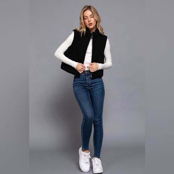 Corduroy Puffer Vest with Inner Faux Fur - Picture 4 of 6